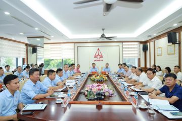 HỘI NGHỊ SƠ KẾT CÔNG TÁC SẢN XUẤT KINH DOANH 6 THÁNG ĐẦU NĂM NĂM 2026 HỘI NGHỊ SƠ KẾT CÔNG TÁC SẢN XUẤT KINH DOANH 6 THÁNG ĐẦU NĂM NĂM 2026